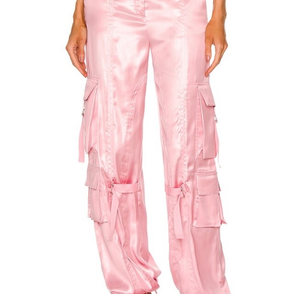 BLUMARINE
Cargo Satin Pant
Select a Color
Color: Peonia - Picture 4 of 4
